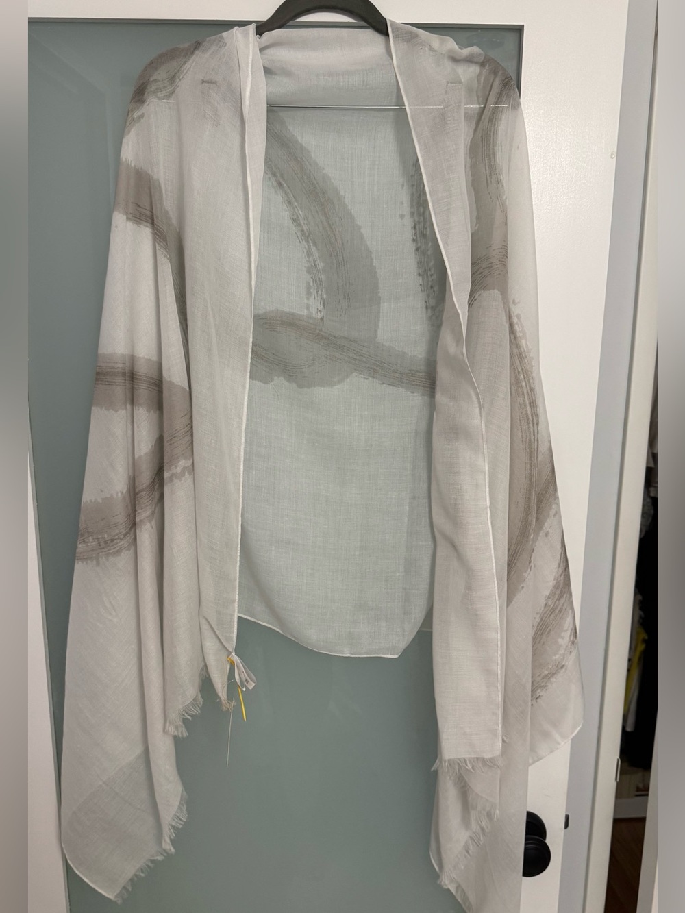 Lolë New With Tags Lightweight Wrap Scarf White Grey
